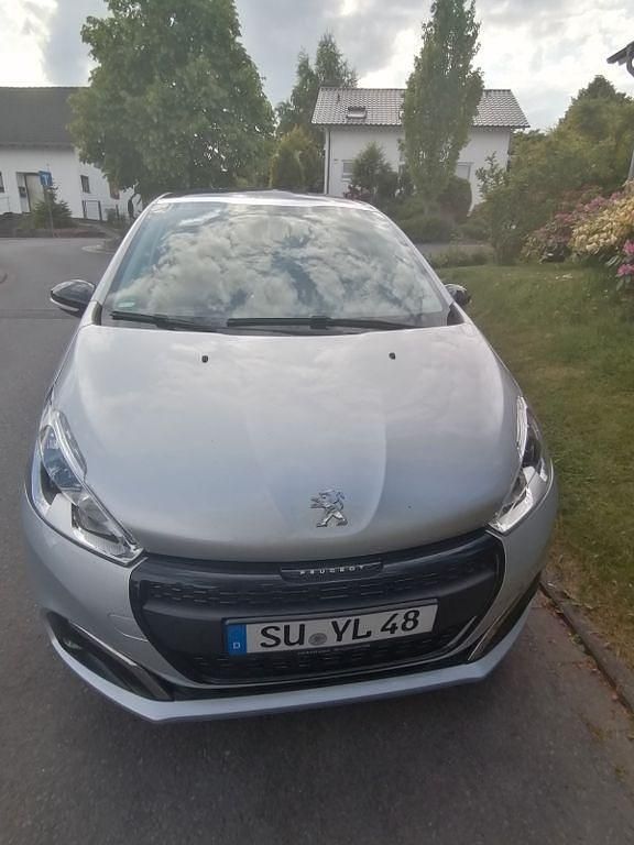Silber Gebraucht 2017 Peugeot 208 Active Kleinwagen | 5.600 € (Guter Preis) - Bild 1/4