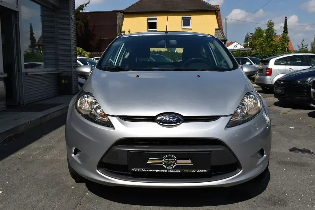 Gebraucht Ford Fiesta Trend 60 PS (44 kW) 2012 Silber Kleinwagen