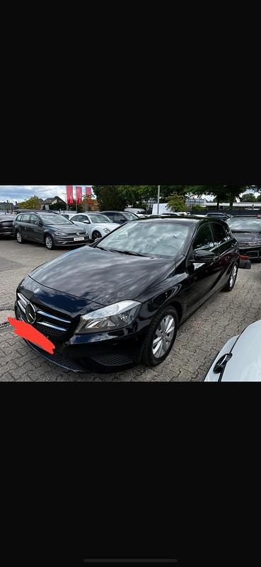 Schwarz Gebraucht 2014 Mercedes A180 Limousine | 11.000 € (Superpreis) - Bild 1/4