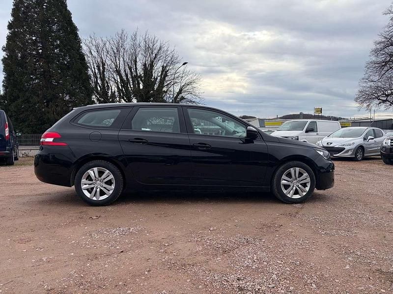 Gebraucht Peugeot 308 Active Top 131 PS (96 kW) 2017 Lackierung schwarz perla nera Kombi