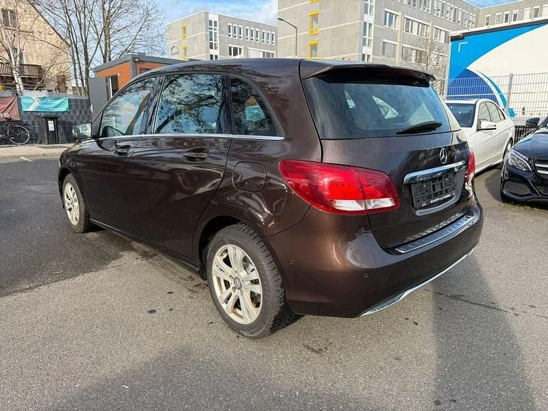 Gebraucht Mercedes B180 122 PS (89 kW) 2016 Braun Van / Kleinbus