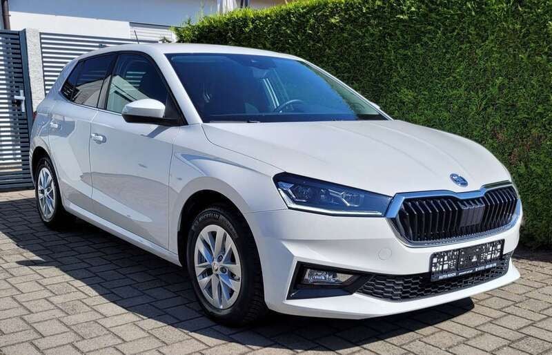 Weiß Gebraucht 2023 Skoda Fabia Style Limousine | 19.350 € (Guter Preis) - Bild 1/4