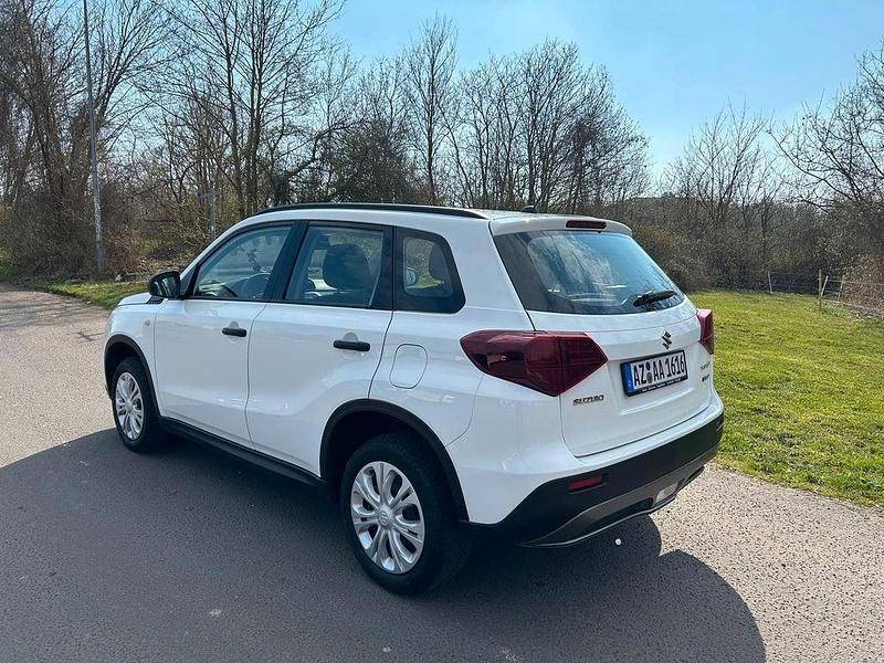 Gebraucht Suzuki Vitara Club 129 PS (94 kW) 2023 Weiß SUV