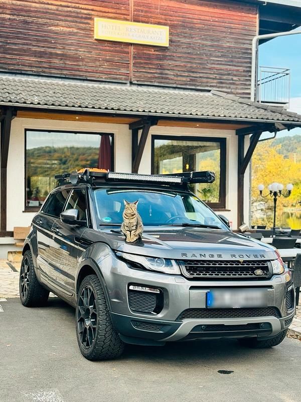 Grau Gebraucht 2018 Land Rover Range Rover evoque SUV | 24.900 € (Fairer Preis) - Bild 1/4