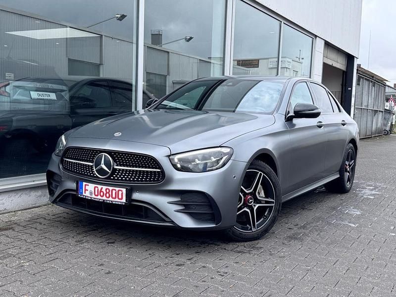 Grau Gebraucht 2022 Mercedes E300 AMG Limousine | 34.599 € (Teuer) - Bild 1/4