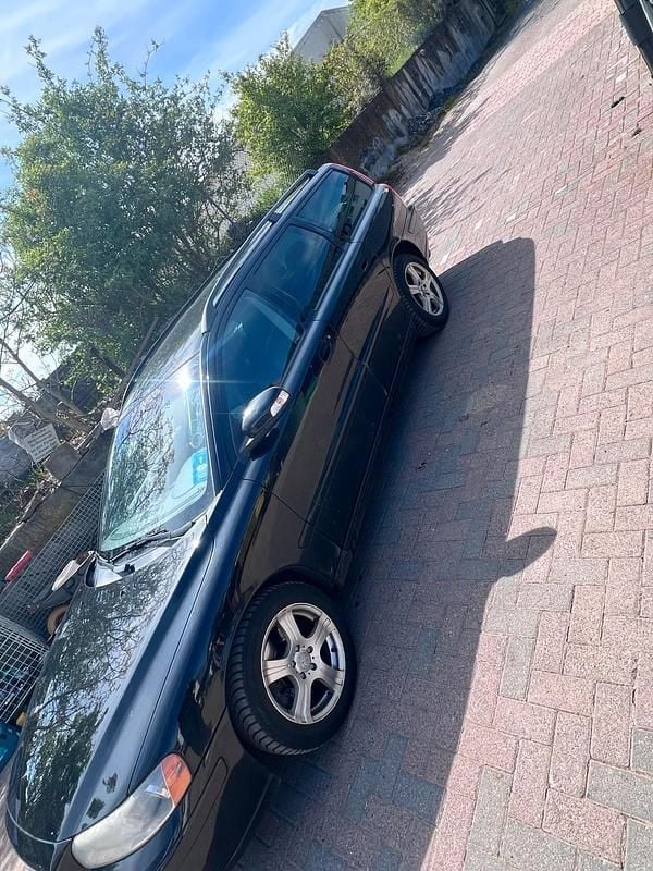 Używany Volvo V70 184 KM (135 kW) 2006 Czarny Kombi