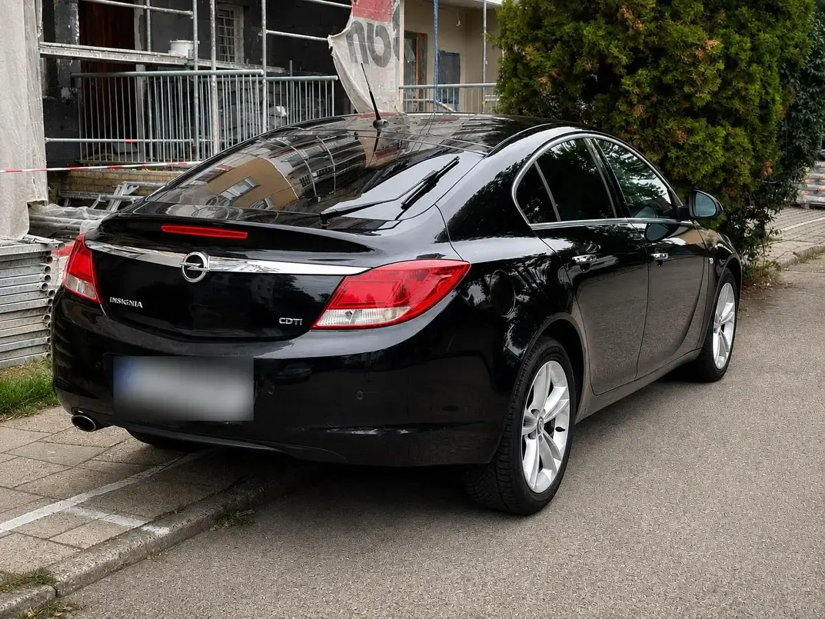 Gebraucht Opel Insignia 160 PS (117 kW) 2010 Schwarz Limousine