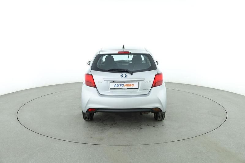 Gebraucht Toyota Yaris Comfort 101 PS (74 kW) 2016 Silber Limousine