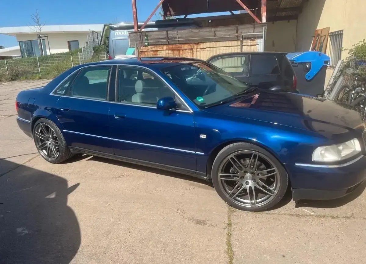 Gebraucht Audi A8 150 PS (110 kW) 1999 Blau Limousine
