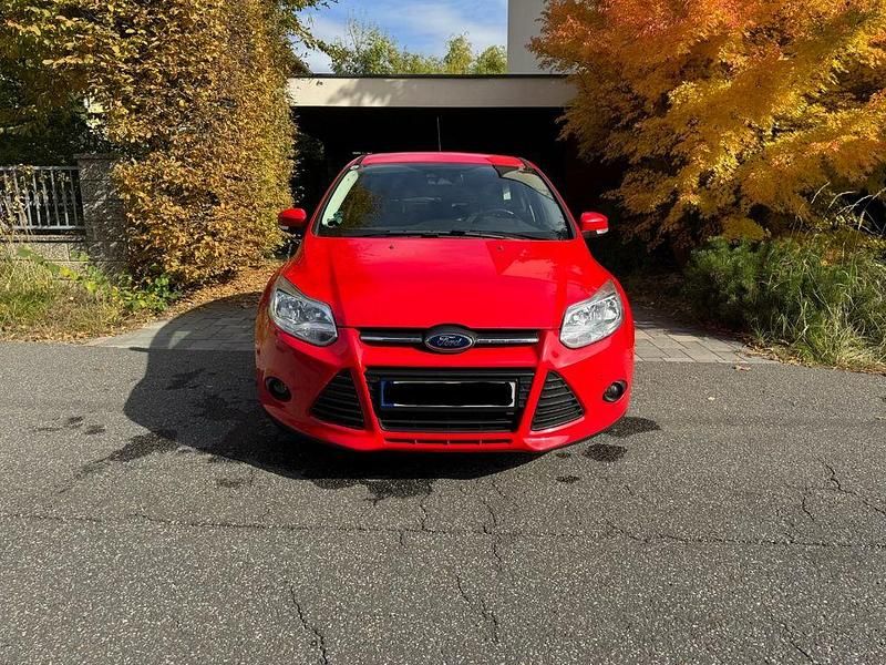 Gebraucht Ford Focus SYNC Edition 101 PS (74 kW) 2013 Rot Limousine