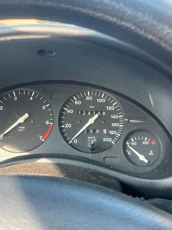 Second-hand Opel Corsa 65 CP (47 kW) 2000 Argintiu Hatchback