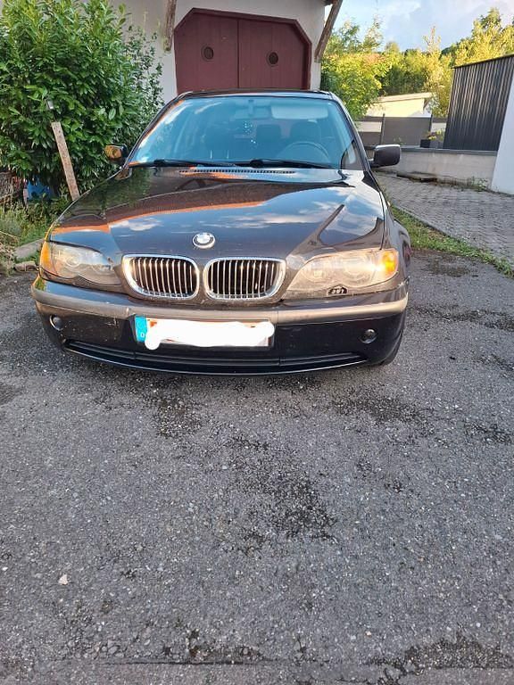 Schwarz Gebraucht 2001 BMW 320 Kombi | 1.200 € (Superpreis) - Bild 1/4