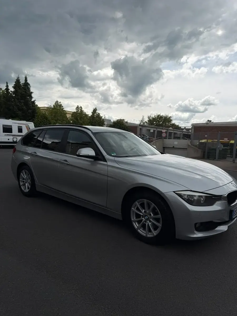 Gebraucht BMW 318 143 PS (105 kW) 2013 Silber Kombi