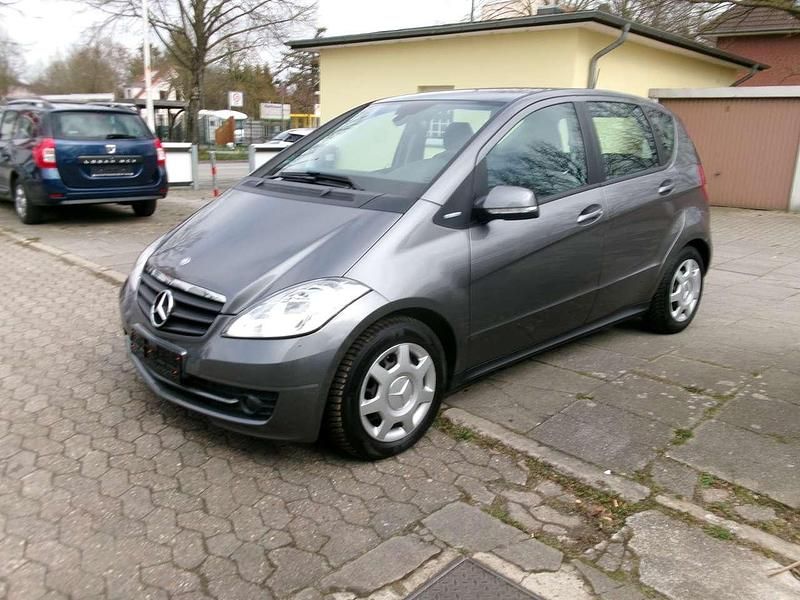 Gebraucht Mercedes A160 90 PS (66 kW) 2011 Mountaingrau  met. Kleinwagen