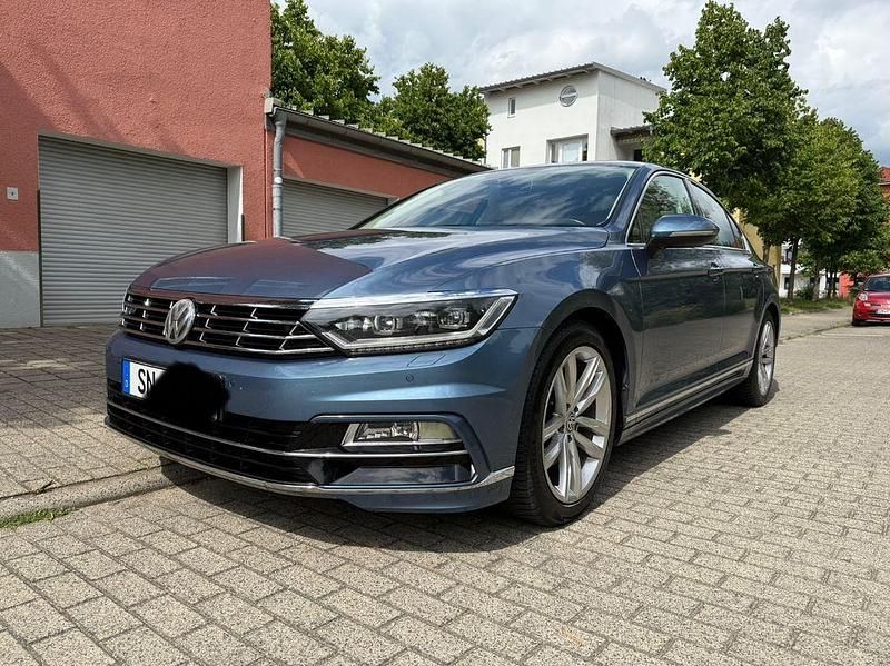 Blau Gebraucht 2015 VW Passat R-line Limousine | 13.500 € (Fairer Preis) - Bild 1/4