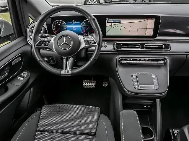 Gebraucht Mercedes V220 Style 163 PS (119 kW) 2025 Alpingrau Van / Kleinbus