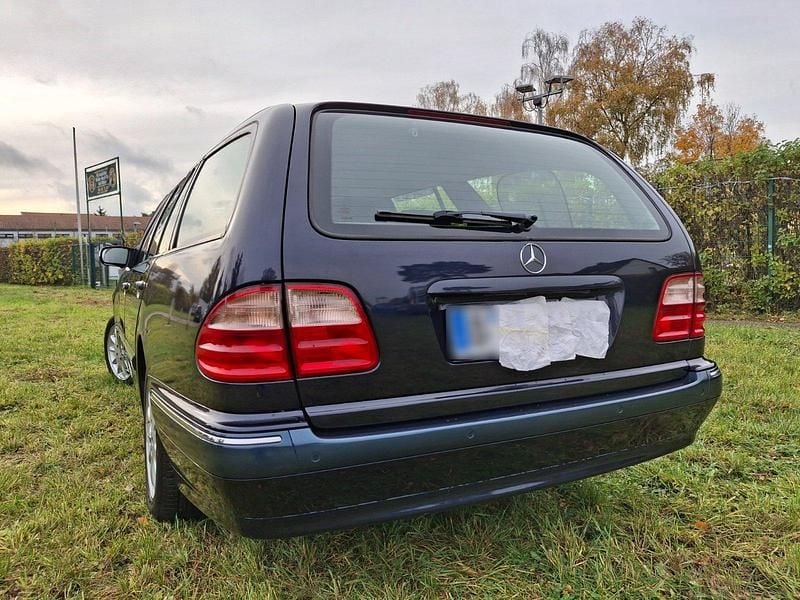 Gebraucht Mercedes E240 170 PS (125 kW) 2002 Blau Kombi