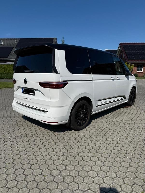 Gebraucht VW Multivan Edition 150 PS (110 kW) 2024 Weiß Van