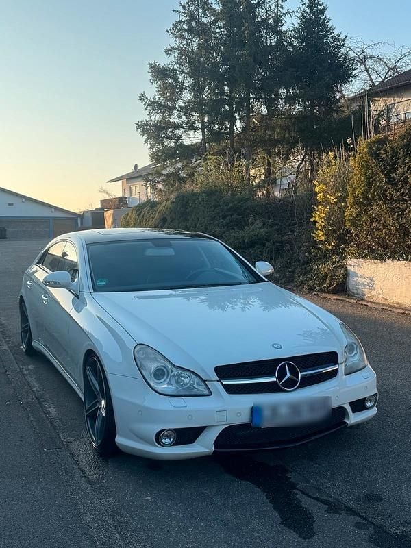 Gebraucht Mercedes CLS550 387 PS (284 kW) 2007 Weiß Limousine