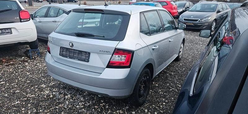 Gebraucht Skoda Fabia Ambition 75 PS (55 kW) 2015 Silber Limousine