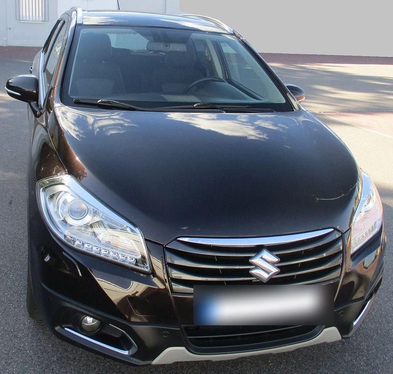 Braun Gebraucht 2015 Suzuki SX4 S-Cross Limited Kleinwagen | 12.300 € (Fairer Preis) - Bild 1/4