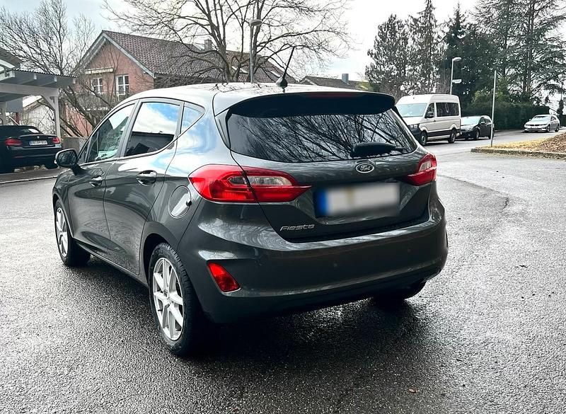 Gebraucht Ford Fiesta 101 PS (74 kW) 2018 Grau Kleinwagen