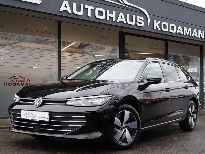 Schwarz Gebraucht 2025 VW Passat Business Kombi | 32.925 € (Superpreis) - Bild 1/4