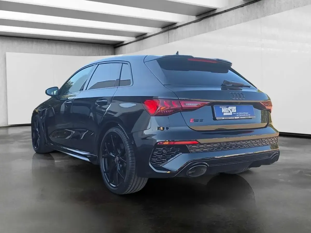 Gebraucht Audi RS3 Sport 400 PS (294 kW) 2024 Mythosschwarz metallic Limousine