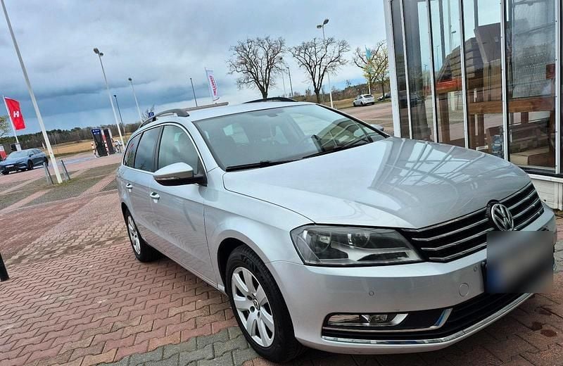 Gebraucht VW Passat 122 PS (89 kW) 2011 Grau Kombi