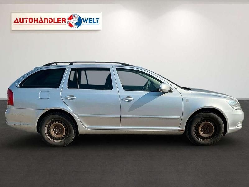 Gebraucht Skoda Octavia Ambition 122 PS (89 kW) 2012 Silber Kombi