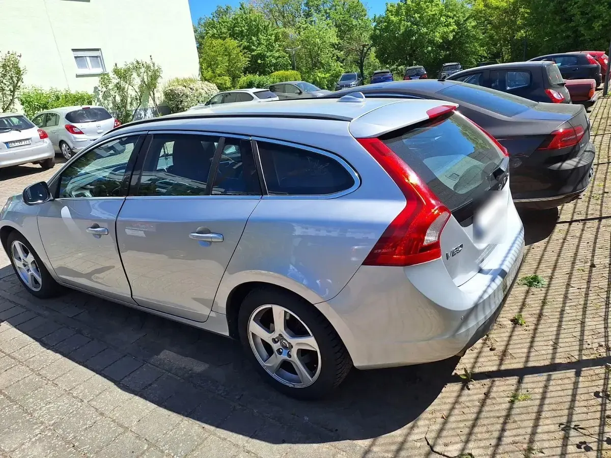 Gebraucht Volvo V60 163 PS (119 kW) 2011 Silber Kombi
