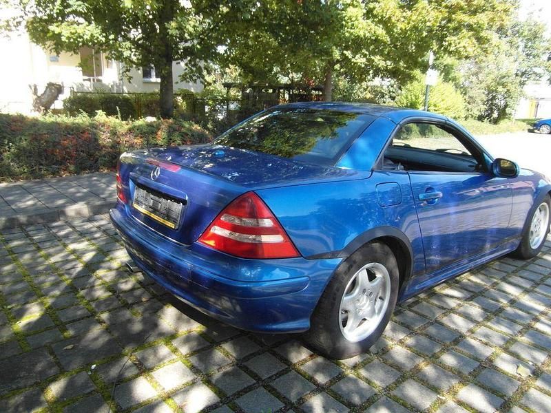 Usata Mercedes SLK200 163 CV (119 kW) 2000 Blu Cabrio