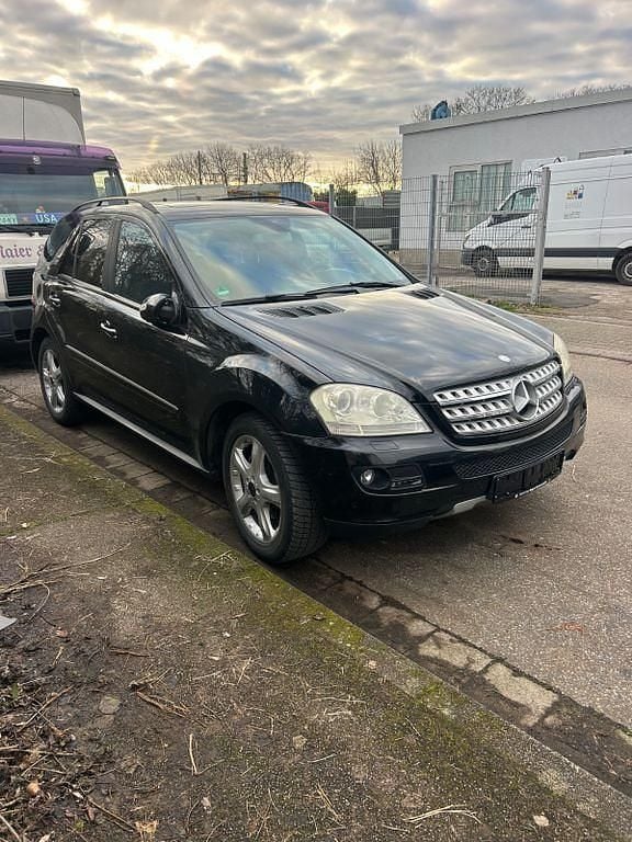 Gebraucht Mercedes ML280 190 PS (139 kW) 2008 Schwarz SUV