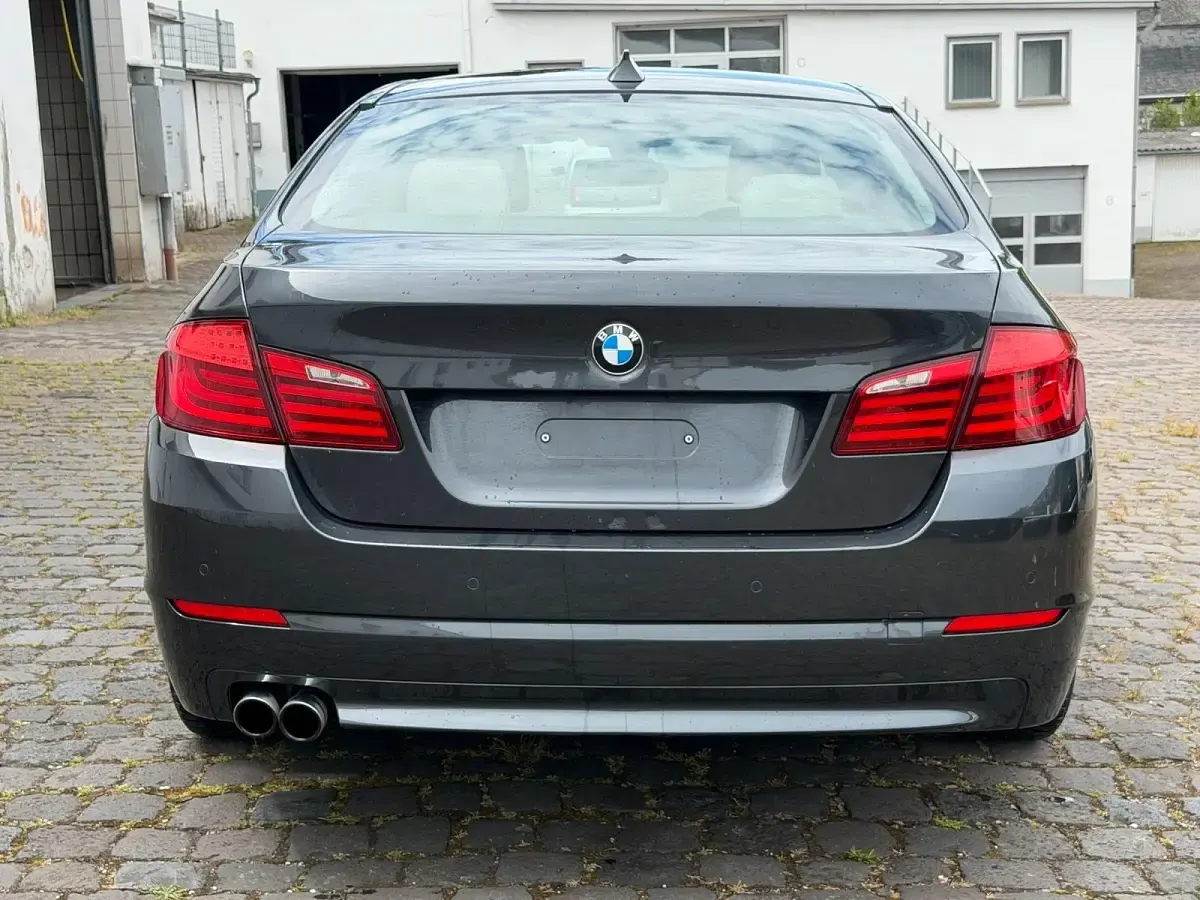 Gebraucht BMW 525 210 PS (154 kW) 2012 Schwarz Limousine