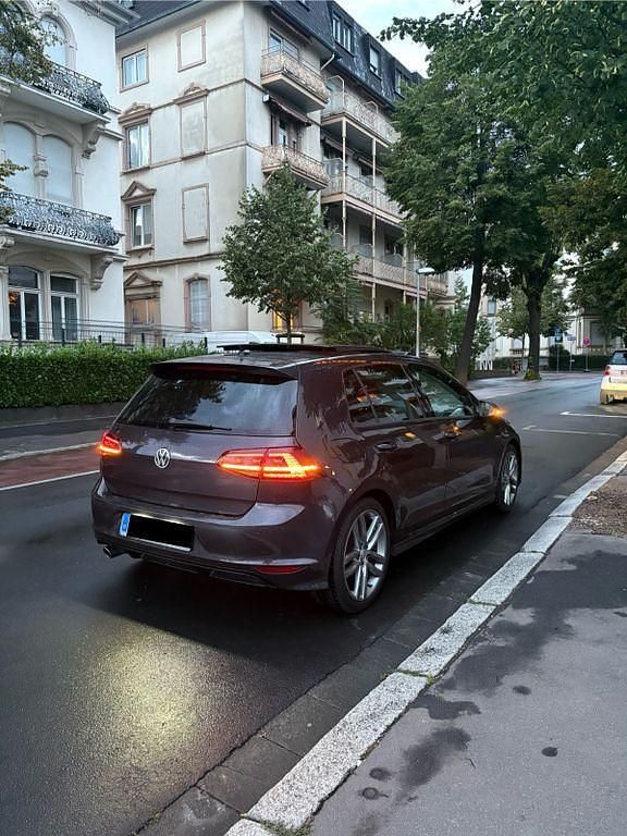 Grau Gebraucht 2015 VW Golf VII LOUNGE Limousine | 9.950 € (Fairer Preis) - Bild 1/4