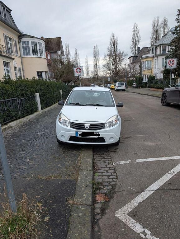 Weiß Gebraucht 2009 Dacia Sandero Limousine | 1.800 € (Guter Preis) - Bild 1/4