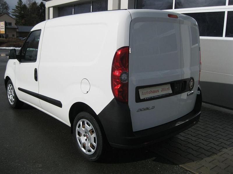 Gebraucht Fiat Doblò 101 PS (74 kW) 2022 Weiß Van / Kleinbus