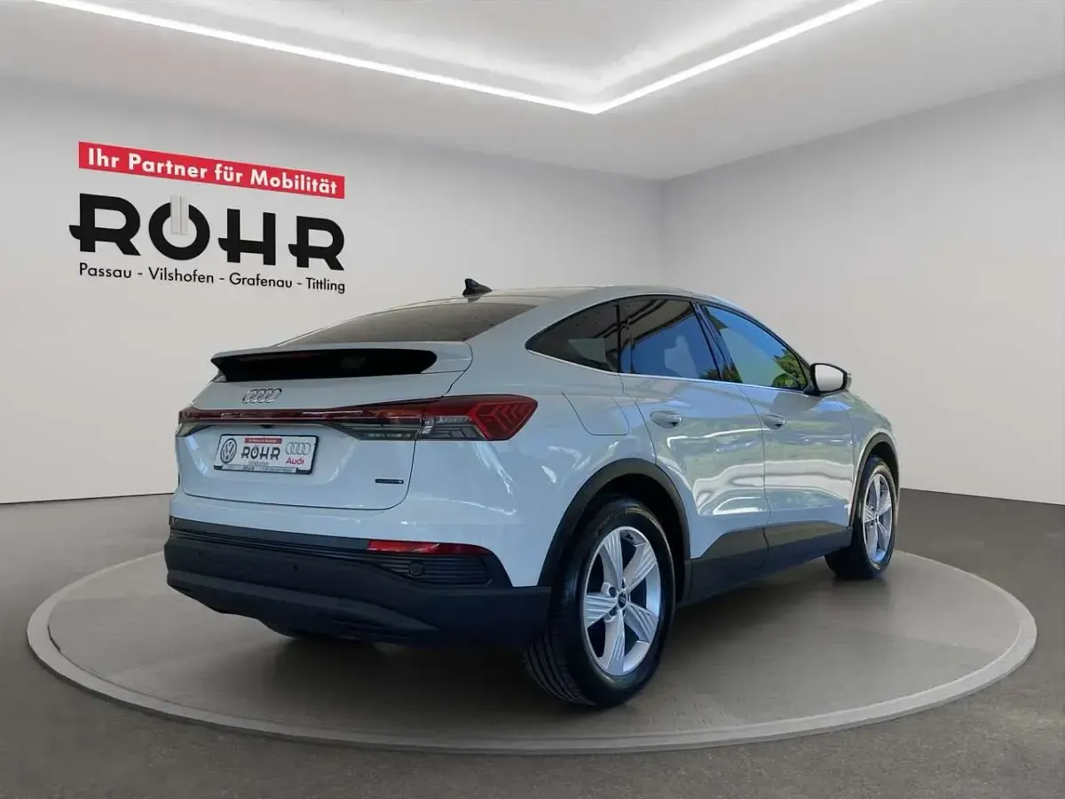 Gebraucht Audi Q4 Sportback e-tron Ambiente 210 kW (286 PS) 2025 Gletscherweiss metallic SUV