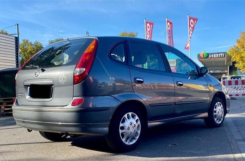 Grau Gebraucht 2004 Nissan Almera Tino Van / Kleinbus | 2.450 € (Guter Preis) - Bild 1/4