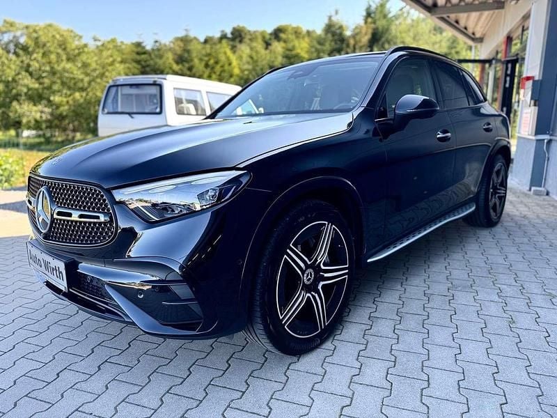 Obsidianschwarz Gebraucht 2023 Mercedes GLC220 AMG line SUV | 52.900 € (Fairer Preis) - Bild 1/4