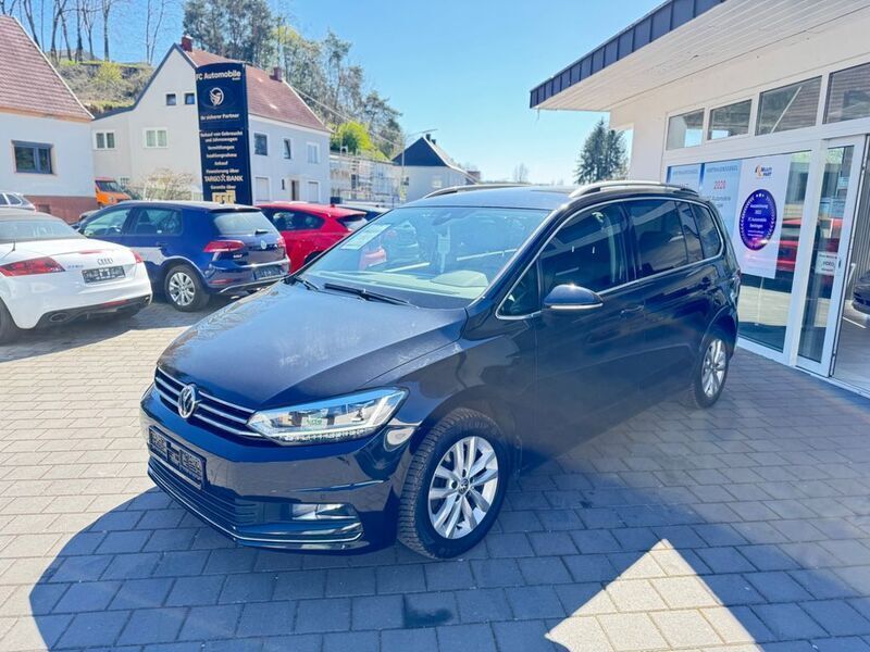 Schwarz Gebraucht 2016 VW Touran Highline Van / Kleinbus | 12.450 € - Bild 1/4