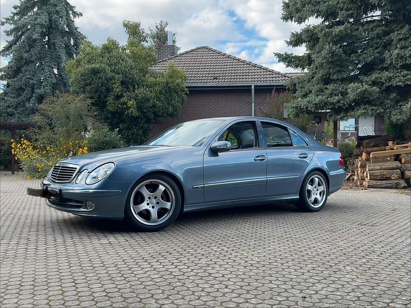 Gebraucht Mercedes E240 177 PS (130 kW) 2004 Blau Limousine