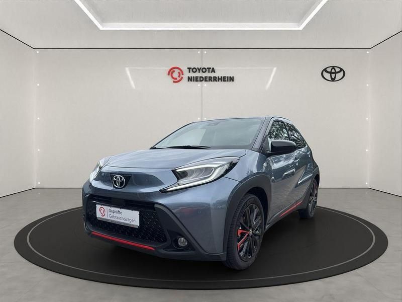 Grau Gebraucht 2023 Toyota Aygo Kleinwagen | 18.888 € (Etwas zu teuer) - Bild 1/4