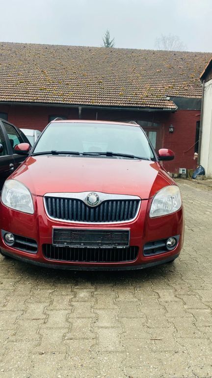 Rot Gebraucht 2009 Skoda Fabia Ambiente Kombi | 899 € (Superpreis) - Bild 1/4