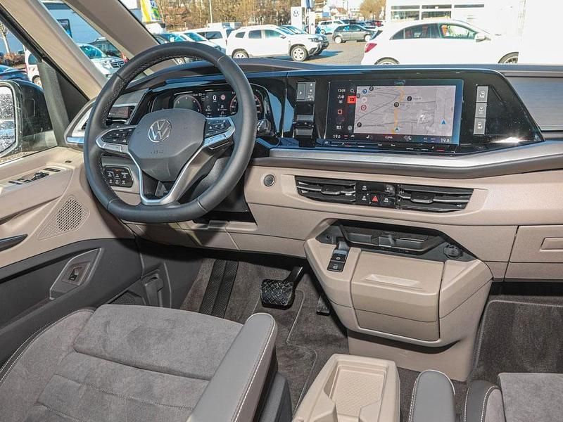 Gebraucht VW Multivan Life 150 PS (110 kW) 2025 Deep black perleffekt Van