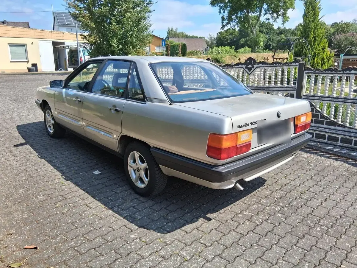 Gebraucht Audi 100 Basis 90 PS (66 kW) 1985 Grau Limousine
