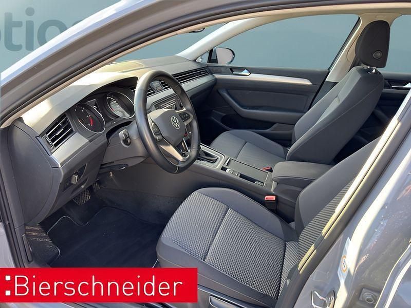 Gebraucht VW Passat 150 PS (110 kW) 2024 Grau Kombi
