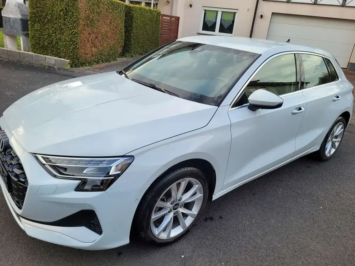 Gebraucht Audi A3 Advanced 116 PS (85 kW) 2024 Gletscherweiß metallic Kleinwagen