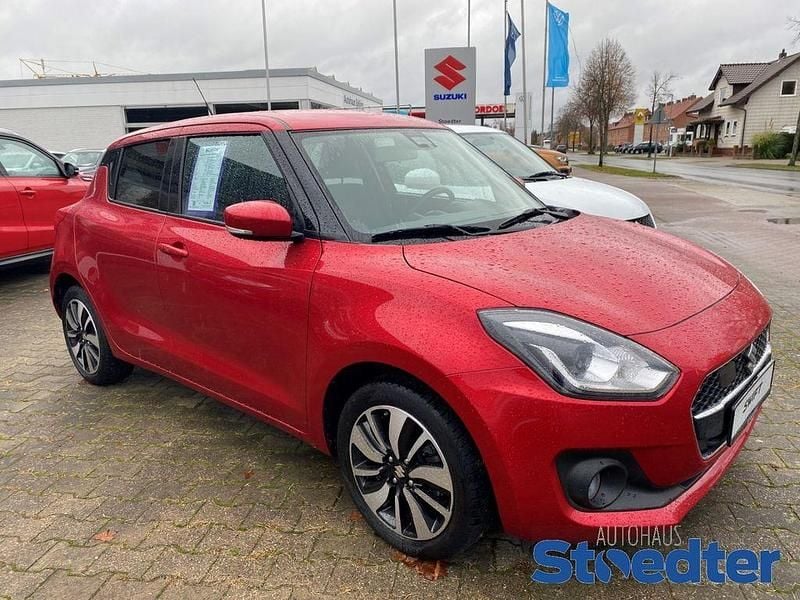 Gebraucht Suzuki Swift Comfort+ 111 PS (81 kW) 2019 Rot Limousine