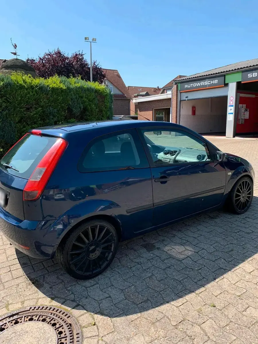 Gebraucht Ford Fiesta 75 PS (55 kW) 2004 Blau Kleinwagen